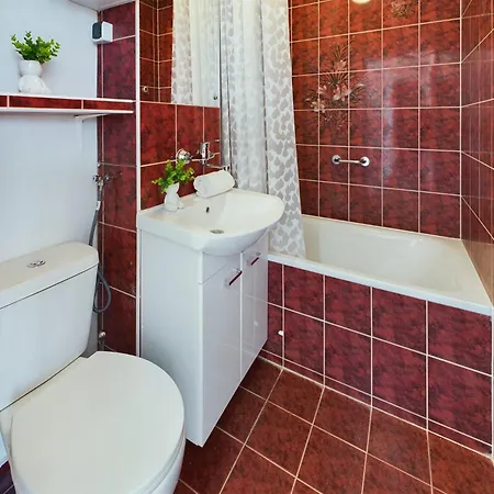 Centre - For 3 People By Renters *