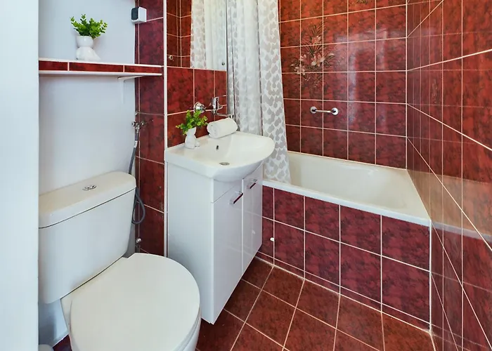 Centre - For 3 People By Renters *